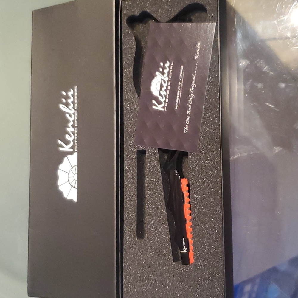 NEVER USED STRAIGHT RAZOR